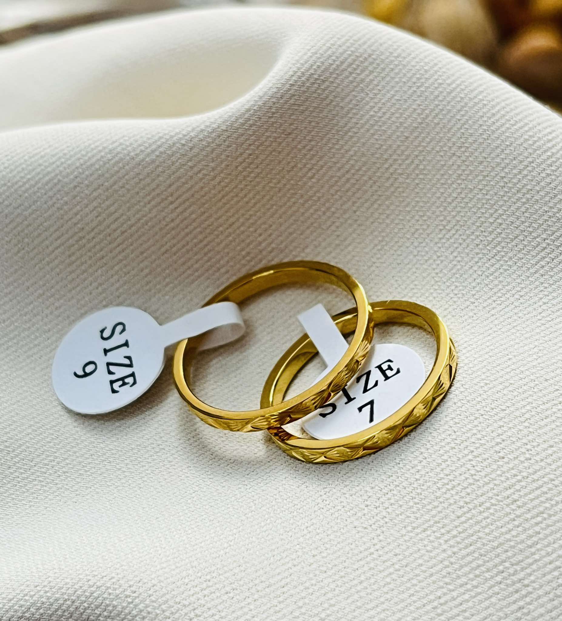 ចិញ្ចៀនត្បូង ម៉ូតស្លឹកឈឺ