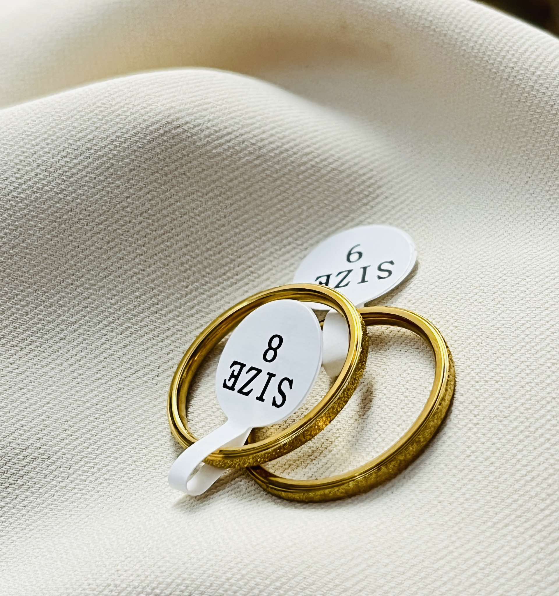 ចិញ្ចៀនត្បូង ម៉ូតគ្រឺម